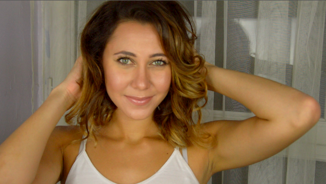 cheveux bouclés fille