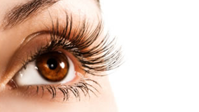 le maquillage des yeux marron