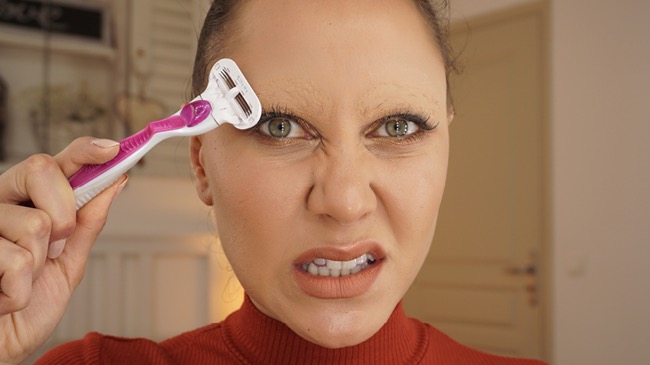 comment cacher ses sourcils